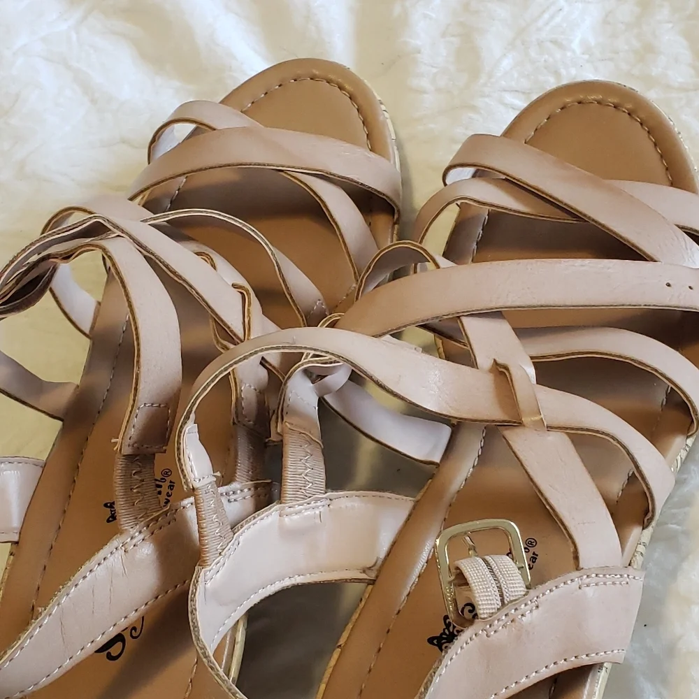 SELF ESTEEM NUDE PLATFORMS SANDALS SIZE 81/2 NEW